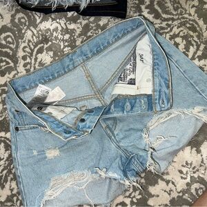 Women’s Levi shorts size 25